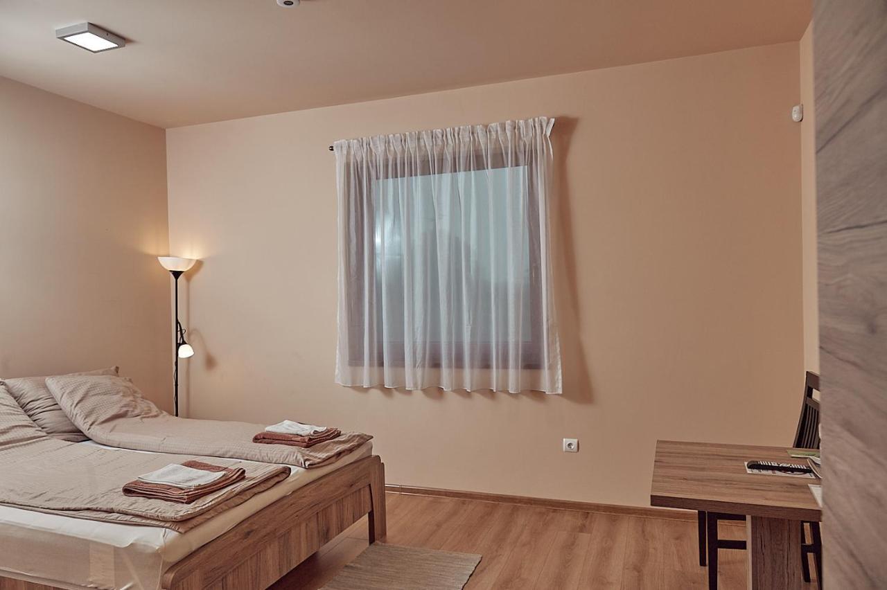Hotel Vadvirag Vendeghaz Izsák Exterior foto